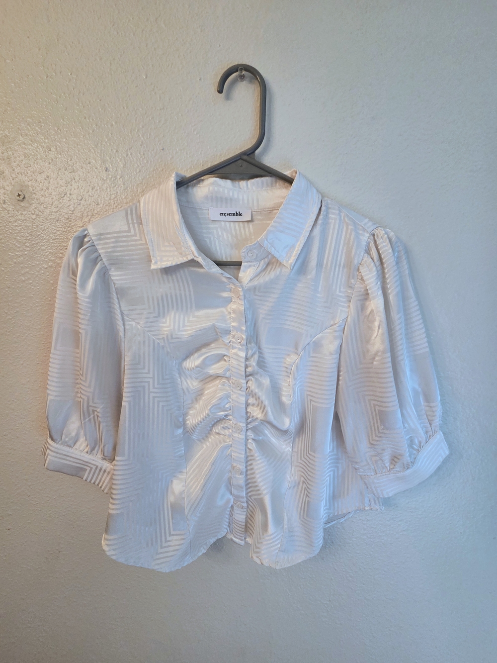 en;semble White Satin Puff Cap Sleeve Cropped Blouse